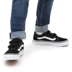 TENIS VANS UY OLD SKOOL V BLACK/TRUE WHITE | VN000VHE6BT - LOJA IZZY