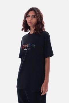 CAMISETA REGULAR APPROVE RAINBOW PRETA | 0461