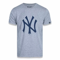 CAMISETA BASICO ESSENTIALS TRI NEW YORK YANKEES MESCLA CINZA | MBI20TSH065/MBPERTSH012