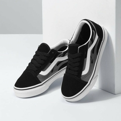 TENIS VANS UY OLD SKOOL(SUEDE FLAME) BLACK/TRUE WHITE | VN0A4BUUWKJ na internet