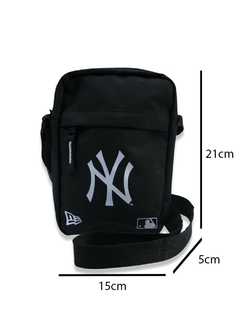 SHOULDER BAG NEW ERA SIDE NEW YORK YANKEES BLACK WHITE | MBP19BAG006 - LOJA IZZY