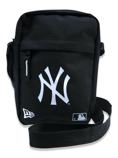 SHOULDER BAG NEW ERA SIDE NEW YORK YANKEES BLACK WHITE | MBP19BAG006