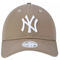 BONE NEW ERA 920 STRAPBACK GIRL NEW YORK YANKEES KAKI | MBV23BON102 - comprar online