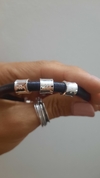 Pulsera de cuero grueso con dona 2