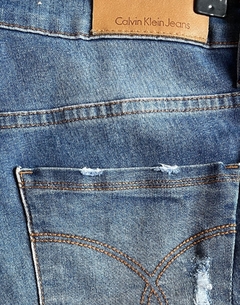 Calça jeans boyfriend CK Jeans na internet