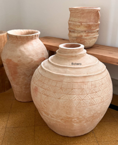 Vasijas medianas (50 cm. a 110 cm) Comunidad huarpes. en internet