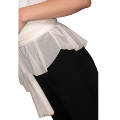 Blusa ombro á ombro manga curta em tule span com faixa em tule na internet