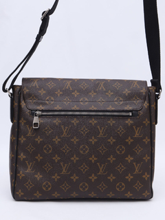 Louis Vuitton Monogram Canvas District PM - Paris Brechó