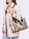 Burberry Nova Check Coated Canvas Tote - comprar online