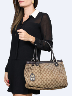 Bolsa Gucci GG Canvas Medium Sukey Tote - comprar online