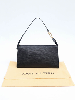 Bolsa Louis Vuitton Pochette Epi - Paris Brechó