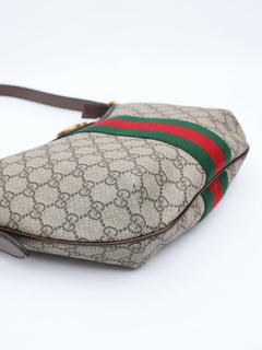 Gucci GG Supreme Monogram Ophidia na internet