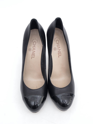 Sapato Chanel em couro e verniz - 39 BRA - comprar online