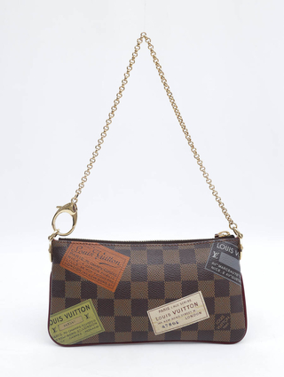 Pochette Louis Vuitton Milla MM Biscuit - comprar online