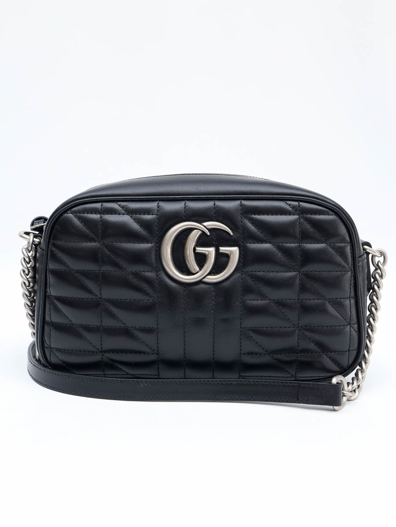 Gucci Bolsa GG Marmont pequena matelassê - Preto - Yu Bolsas