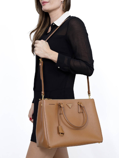 Bolsa Galleria Saffiano Caramel 1M1132 - comprar online