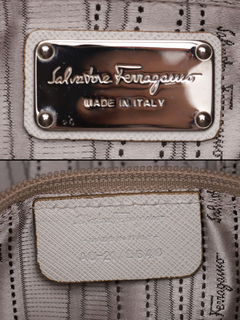 Salvatore Ferragamo Gancini Romana Hobo - comprar online