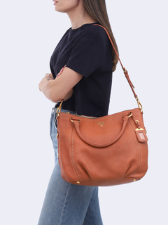 Bolsa Prada Vitello Daino Top Handle Rame BR4420 - comprar online