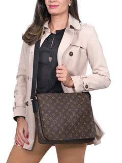 Louis Vuitton Monogram Canvas District PM - comprar online