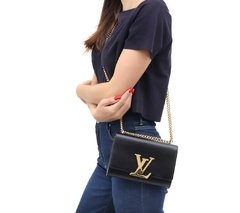 Bolsa Louis Vuitton Louise Black Calfskin Chain - comprar online