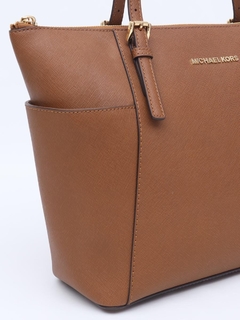 Michael Kors Jet Set Brown Leather Tote na internet