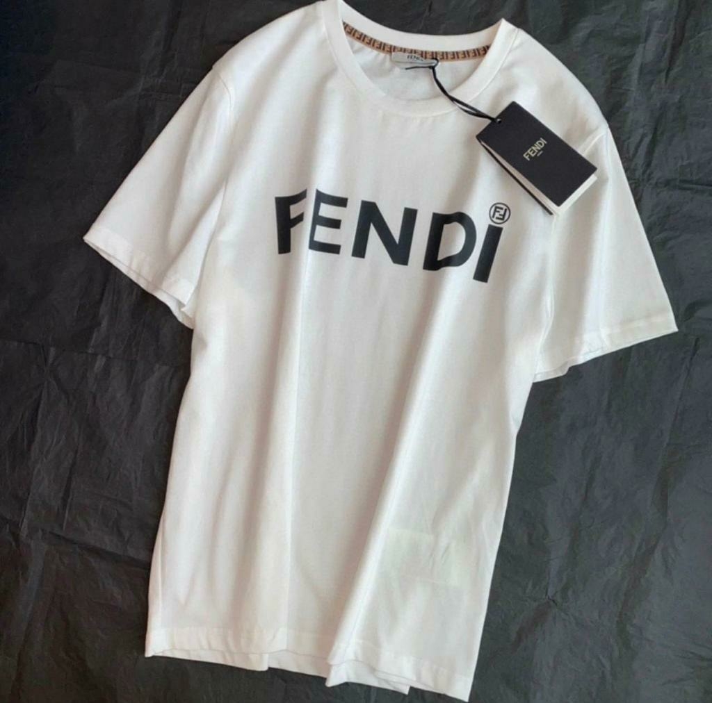 Camiseta Fendi - Buy in Andreza Oliveira