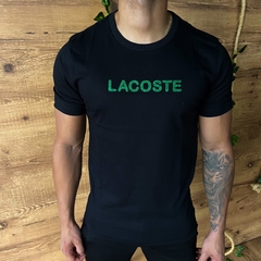 CAMISETA LACOSTE NOME VERDE - PRETA