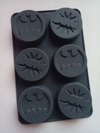 Molda de silicona mini torta Murcielago Batman x 6