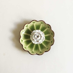 Imagem do Incensário Prato em Cerâmica com flor de lótus