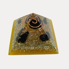 Pirâmide de Orgonite Turmalina Negra - Proteção Profissional - Loja Online Varejo de Produtos Esotéricos - Mandala Esotérica