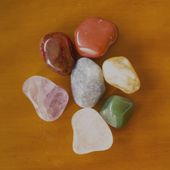 Kit Pedras Roladas dos 7 Chakras - comprar online