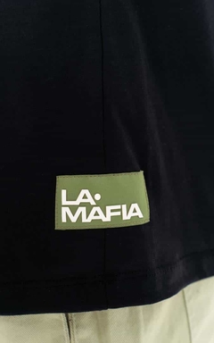 CAMISETA BASICA LA•MAFIA PRETA na internet