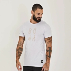 Camiseta Buh Céu Estrelado Branca Slim Barra Reta - comprar online