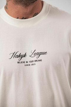 Camiseta Nakyk Akron Over Offwhite na internet