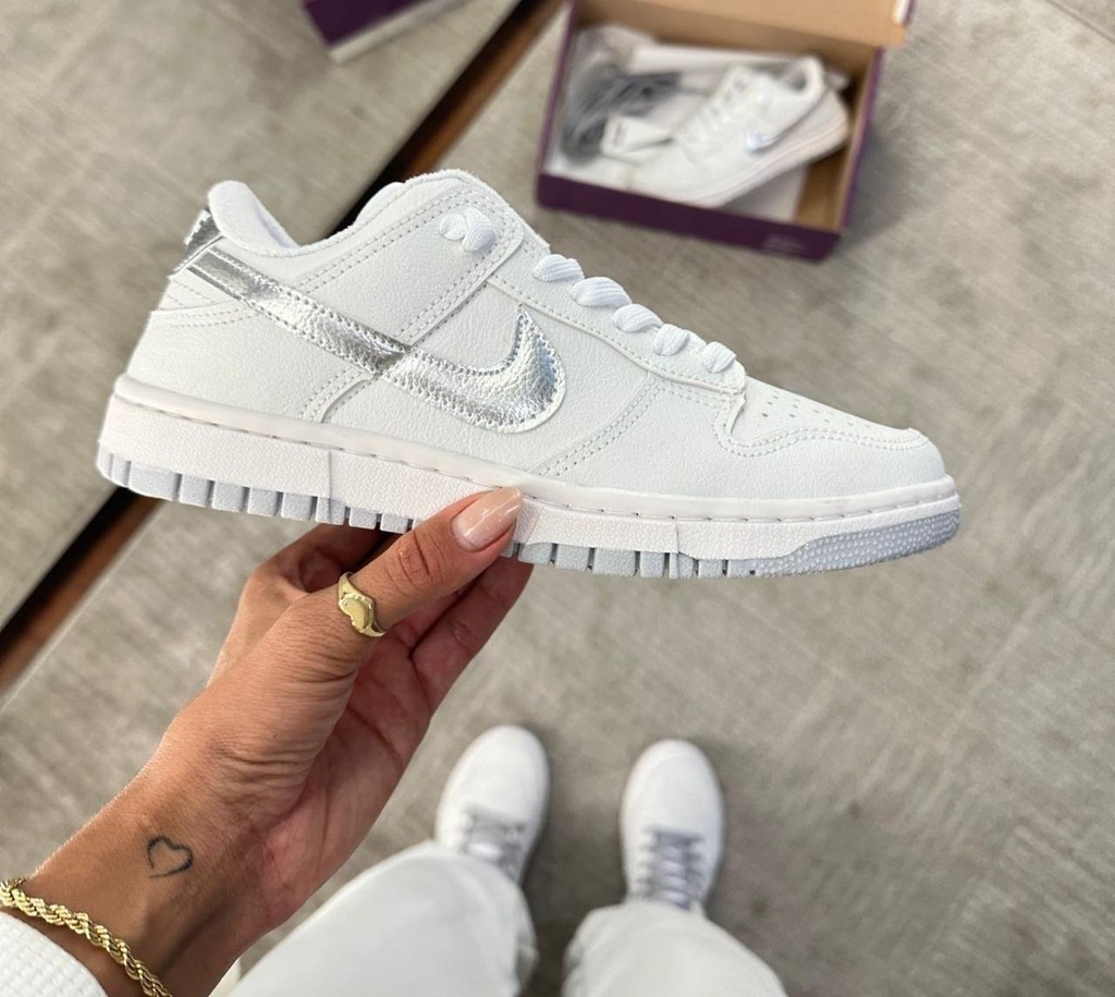 Nike blancas y plata sale