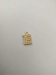 PINGENTE DOURADO LETRA " E "