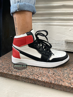 Sneakers Jordan Negras y Rojas - comprar online