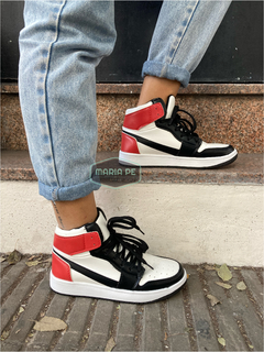Sneakers Jordan Negras y Rojas