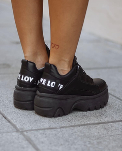 Sneakers Love Negras en internet