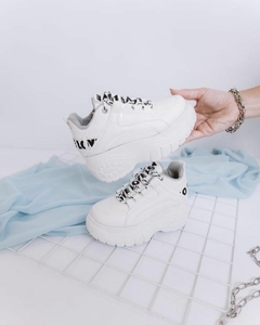 Mini Sneakers Amor Blancas en internet