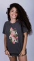 Camiseta Floral Eita Carai Amandrafts Chumbo Estonada