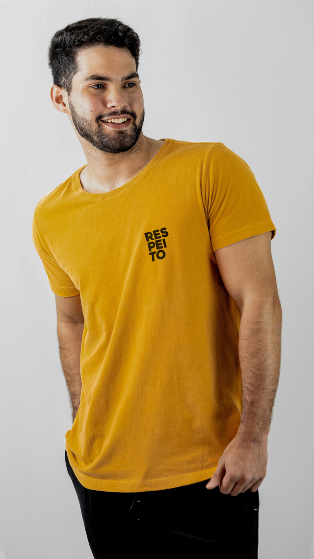 Camiseta Respeito da Sem Etiqueta na Cor Amarelo Queimado Estonada