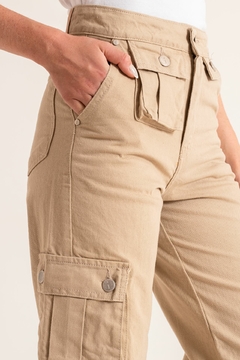 Pantalón cargo 7 botones (BEIGE WARRI) - isostasia