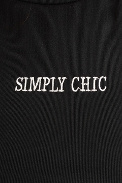 Musculosa delantera bordado simply chic (SCHIC) - comprar online