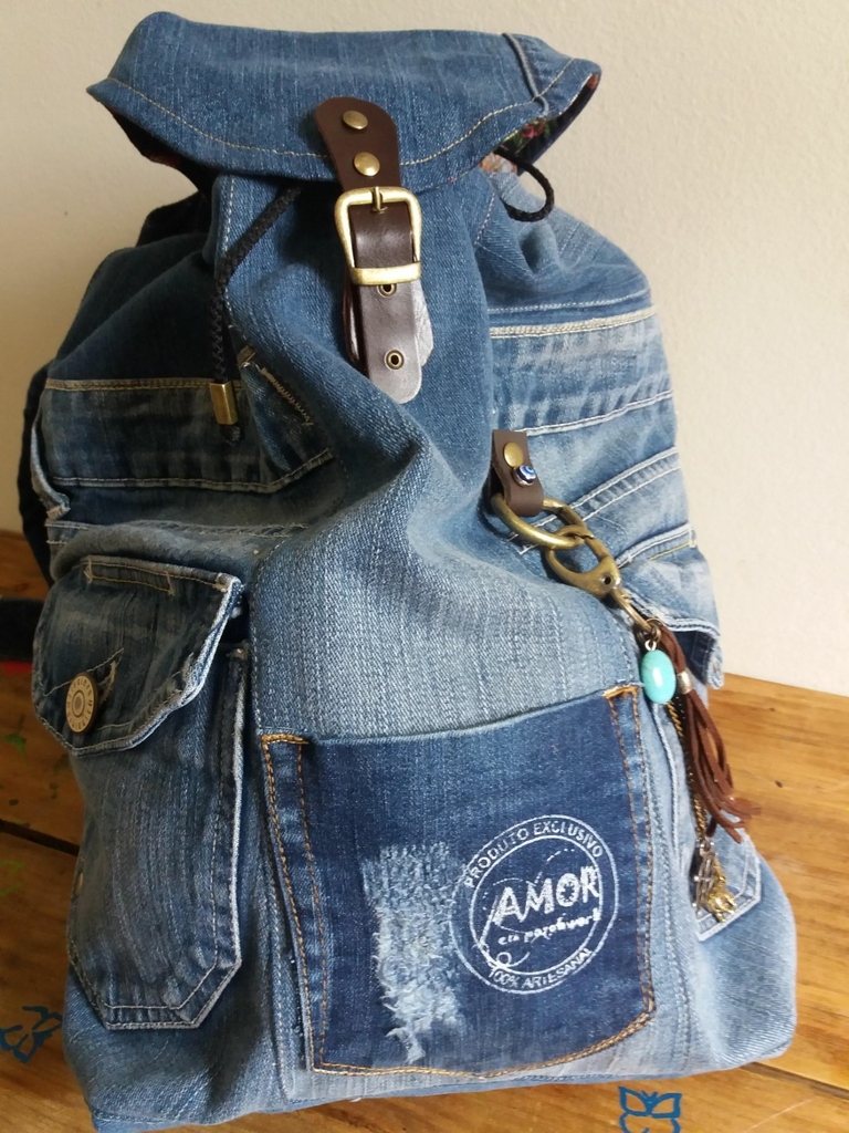 Mochila Jeans SOB ENCOMENDA Amor em Patchwork