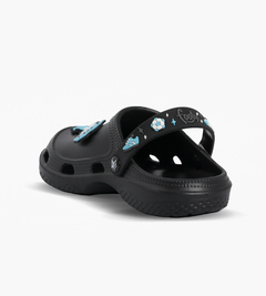 CL 804 CHINELAS CLOGS CON PINES NEGRA en internet