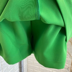 Shorts saia verde com cinto Glam TAM: G - loja online
