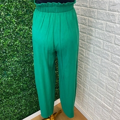 Calça pantalona verde TAM: P na internet