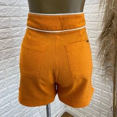 Shorts laranja TAM: 36 na internet