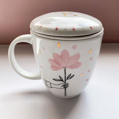 Caneca Infusora Com Inicial Mão Flor